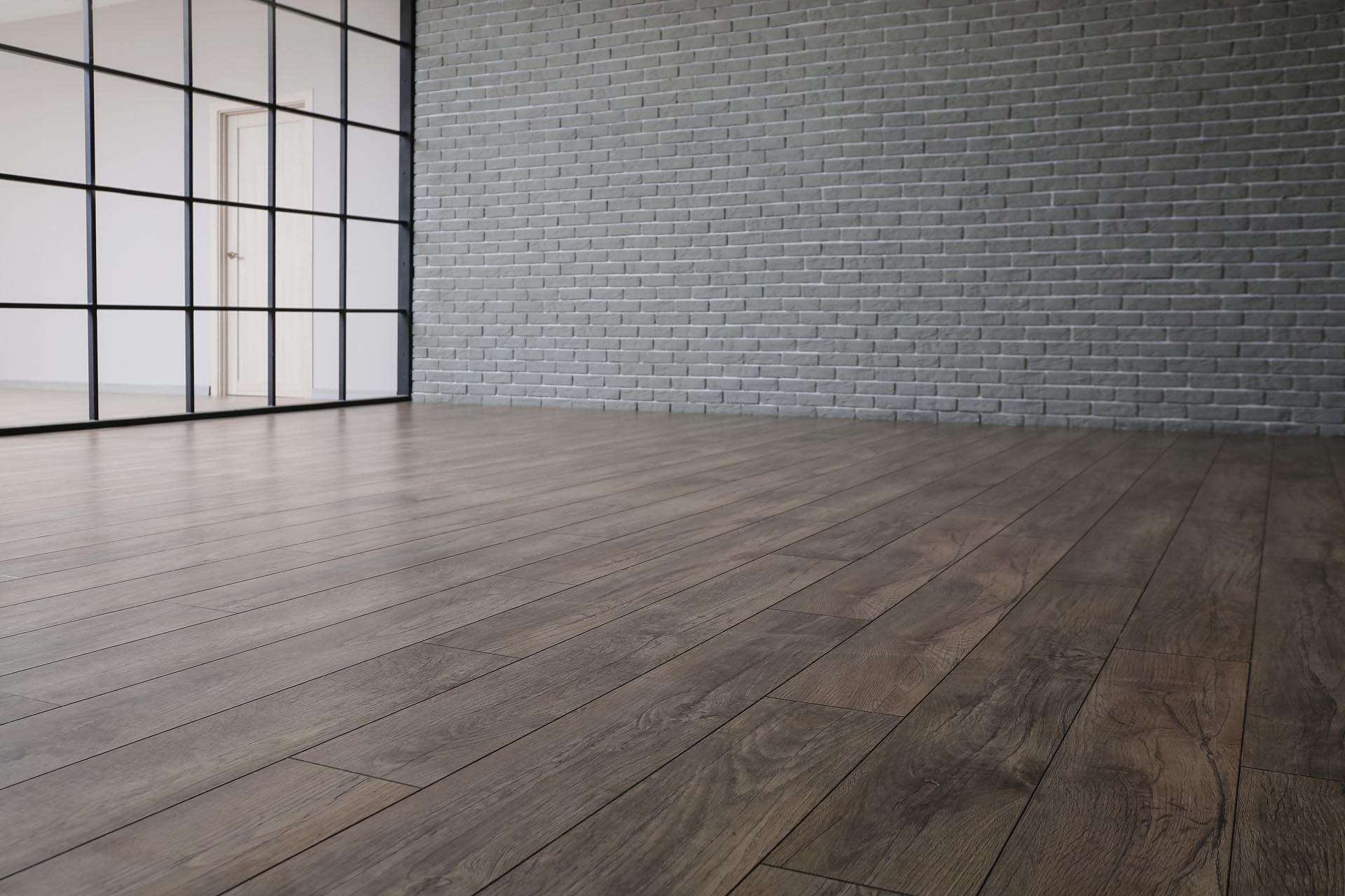 Empty room with clean laminate flooring